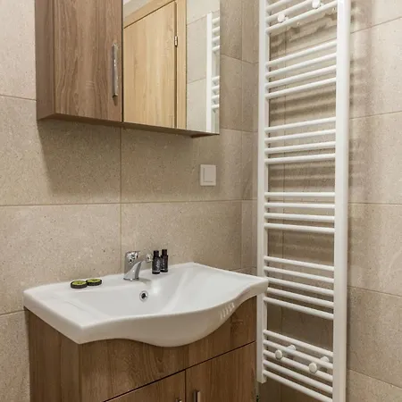 Uncle Tam Aparthotel 3*